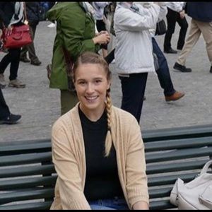 Meet your Posher, Olivia